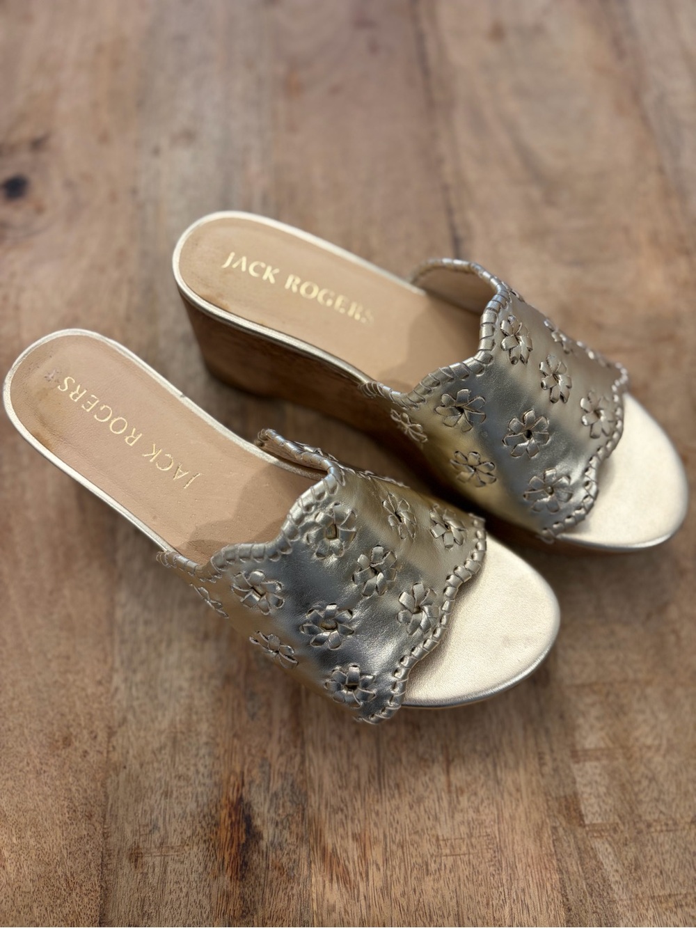 Jack Rogers Metallic Gold Floral Cutout Wood Wedge Slide Mules 7.5